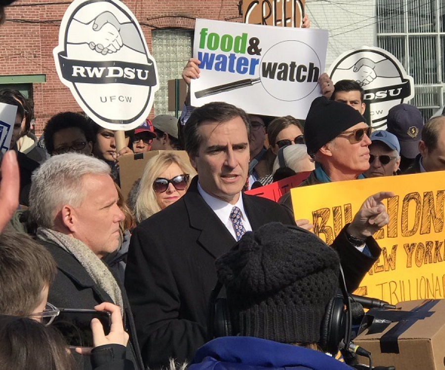 Γιάνναρης, Σιμωτά και Κωνσταντινίδης σε συγκέντρωση εναντίον της Amazon