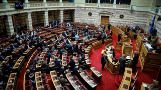 Ψηφίστηκε η τροπολογία για το ασυμβίβαστο βουλευτή και υποψηφίου ευρωβουλευτή