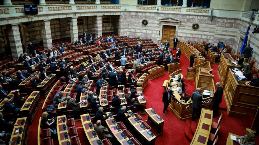 Ψηφίστηκε η τροπολογία για το ασυμβίβαστο βουλευτή και υποψηφίου ευρωβουλευτή