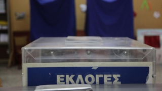 Οι αναποφάσιστοι, τα δημοσκοπικά ευρήματα &amp; τα &quot;μπάνια του λαού&quot;