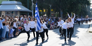 Ο ΣΥΡΙΖΑ αποθέωσε την ασέβεια στην παρέλαση - Το... μανιφέστο των &quot;ακτιβιστριών&quot;