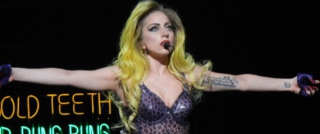 Η Lady Gaga αποκαλύπτει πως υπήρξε θύμα βιασμού στα 19 της