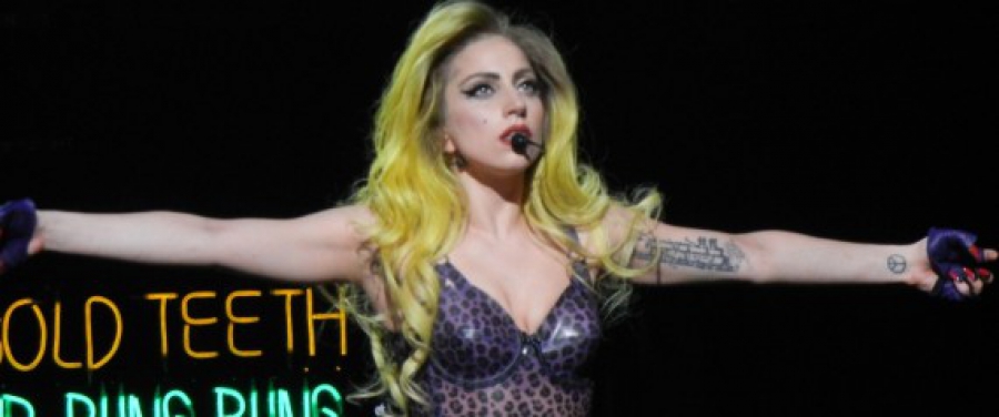 Η Lady Gaga αποκαλύπτει πως υπήρξε θύμα βιασμού στα 19 της