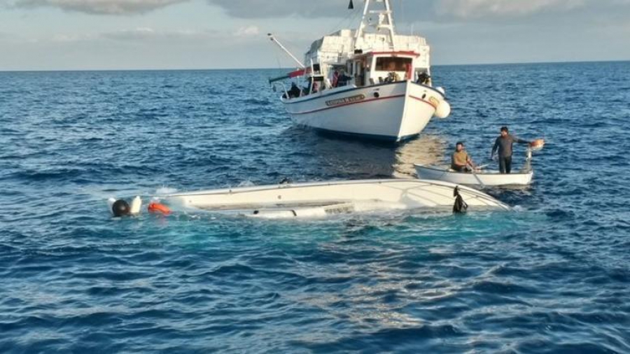 Δώδεκα πρόσφυγες νεκροί σε βύθιση μικρής λέμβου στο Μπόντρουμ