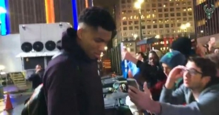 Νέα Υόρκη: Οι ομογενείς αποθέωσαν τον Αντετοκούνμπο