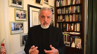 Το Αθηναγόρειο Βραβείο στον π. Αλέξανδρο Καρλούτσο και την σύζυγό του