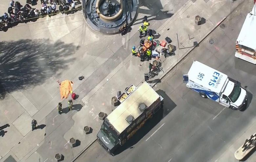 Μακελειό με 10 νεκρούς στο Τορόντο -25χρονος έριξε το όχημά του σε πεζούς