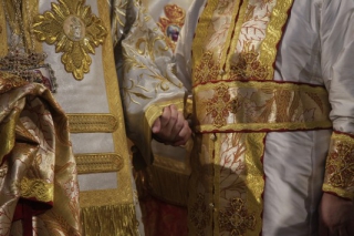 Ανατριχίλα από την κατάθεση 5χρονου αγοριού για παρενόχληση από αρχιμανδρίτη - "Ο γέροντας με φίλησε στο στόμα κι εγώ τον κλώτσησα"