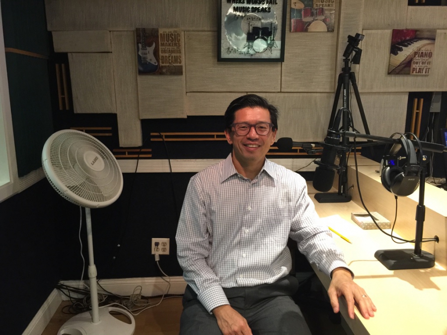 O  Dr. Mike Yao στον Hellas FM