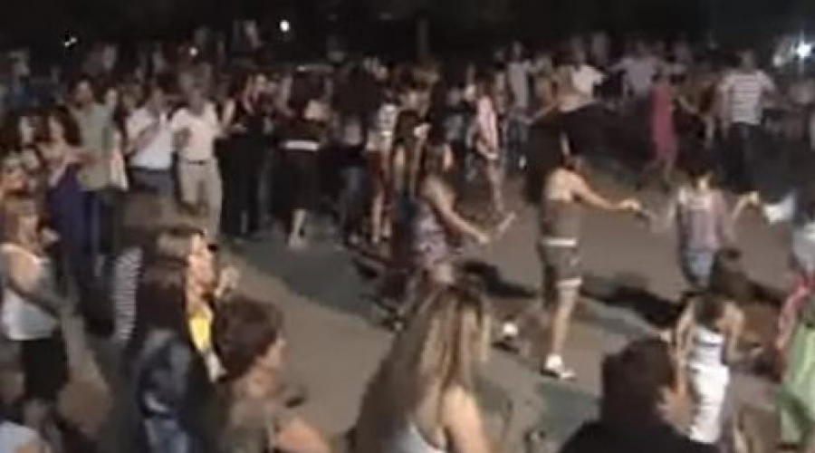 Σάλος με τον βουλευτή του ΣΥΡΙΖΑ που χορεύει τον «ύμνο» του αλυτρωτισμού των «Μακεδόνων του Αιγαίου» - Βίντεο