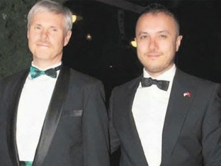 ΕΣΚΑΣΕ ΒΟΜΒΑ...!!! Ο ΓΕΝΙΚΟΣ ΠΡΟΞΕΝΟΣ ΤΩΝ ΗΠΑ ΣΤΗΝ  ΚΩΝΣΤΑΝΤΙΝΟΥΠΟΛΗ ΠΑΝΤΡΕΥΤΗΚΕ ΤΟΝ ΤΟΥΡΚΟ ΕΠΙΒΗΤΟΡΑ ΤΟΥ!...