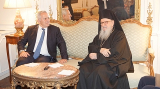ΥΠΕΘΑ: Τον Αρχιεπίσκοπο Αμερικής συνάντησε ο Αποστολάκης με μήνυμα για την Τουρκία