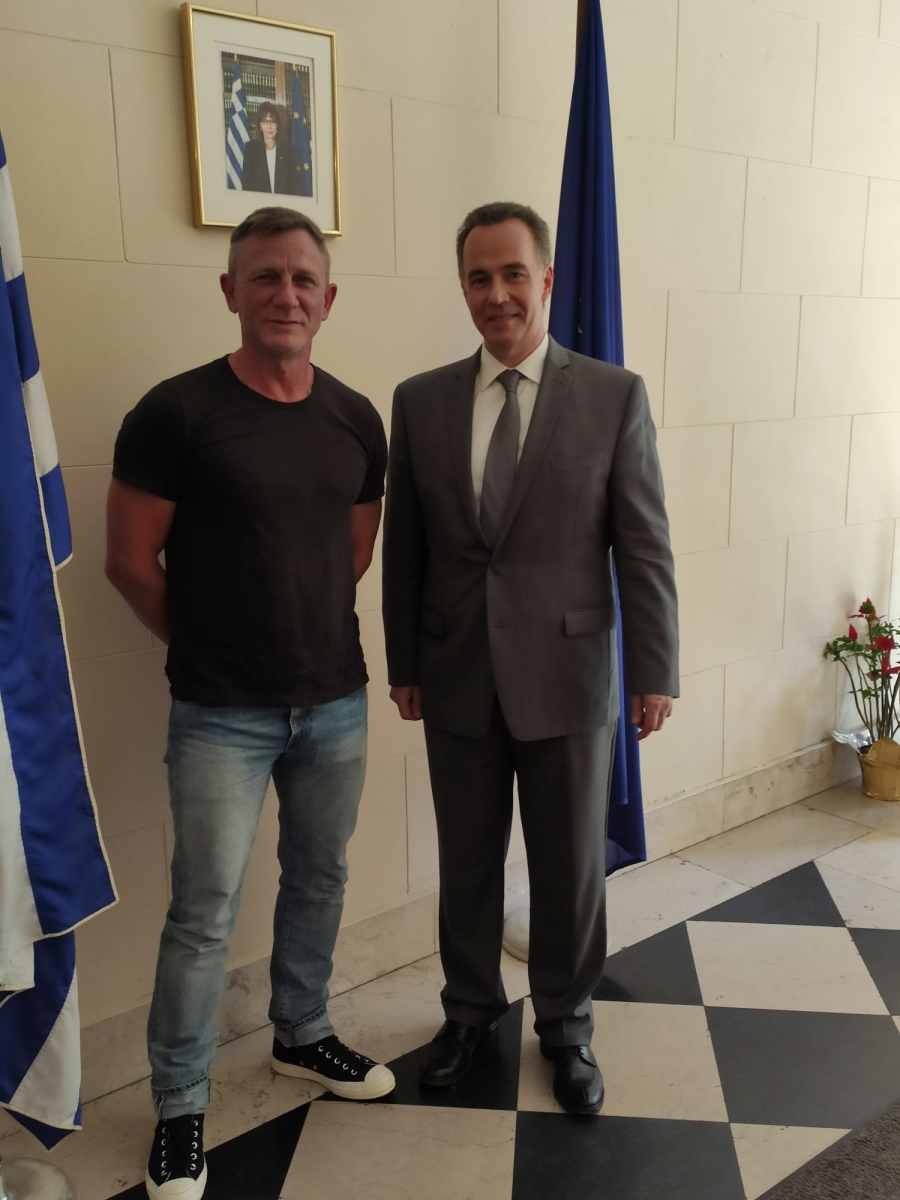 Ο Τζέημς Μποντ στο Προξενείο της Ελλάδος στη Νέα Υόρκη!