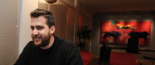 Τι απαντά ο γραμματέας της νεολαίας του ΣΥΡΙΖΑ για το διορισμό της μητέρας και του αδερφού του