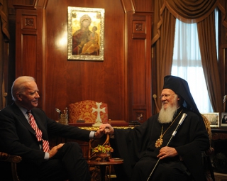 Αρθρο του Νίκου Χειλαδάκη: ΠΑΠΑΣ- ΠΑΤΡΙΑΡΧΗΣ-ΤΖΟ ΜΠΑΙΝΤΕΝ ΕΝΑΝΤΙΟΝ ΠΟΥΤΙΝ ΚΑΙ ΡΩΣΙΑΣ