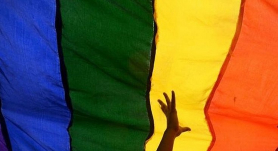 ΣΟΚ: ΜΗΤΕΡΑ ΒΙΑΣΕ ΤΟΝ ΓΙΟ ΤΗΣ ΓΙΑ ΝΑ ΤΟΝ ΘΕΡΑΠΕΥΣΕΙ ΑΠΟ ΤΗΝ ΟΜΟΦΥΛΟΦΙΛΙΑ