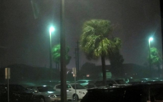 Έφτασε στη Φλόριντα ο τυφώνας Μάθιου Μετά το καταστροφικό πέρασμά του από την Αϊτή, με 339 νεκρούς