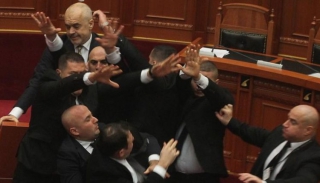 Αλβανία: Επίθεση με αυγά εναντίον του Ράμα