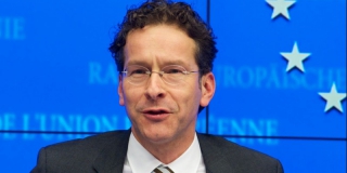 Bloomberg: Στον... τοίχο ο Ντάισελμπλουμ για σκάνδαλο με τράπεζα