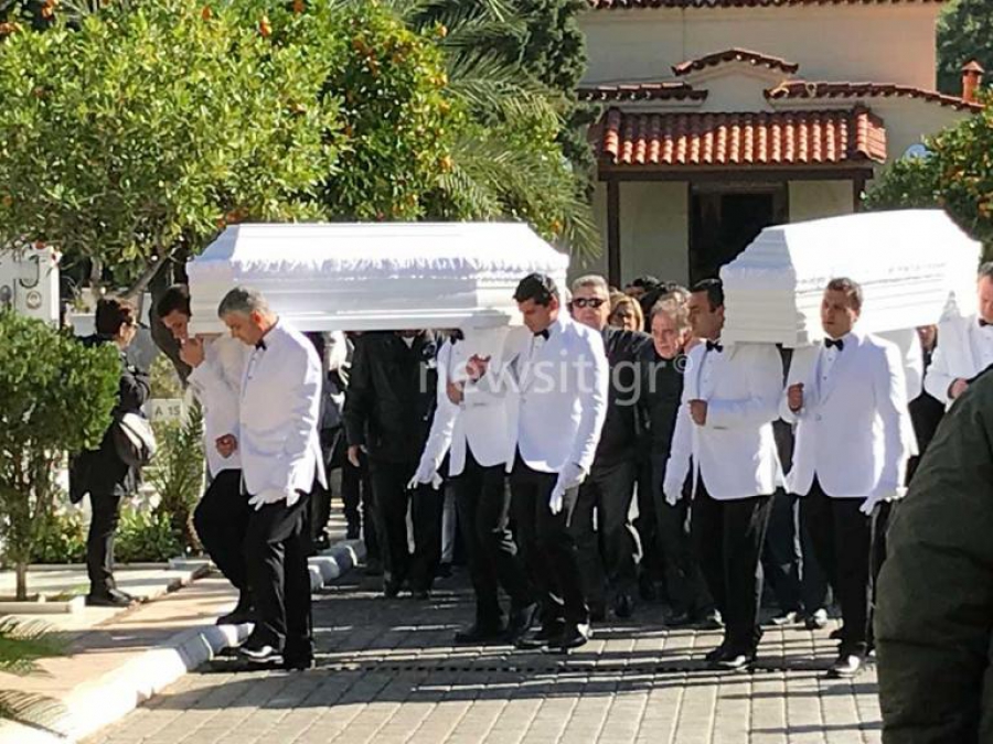 Ράγισαν οι πέτρες στην κηδεία των δίδυμων αγοριών στη Νέα Σμύρνη – Ακόμα και ο ιερέας δεν μπορούσε να συγκρατήσει τα δάκρυά του-σοκαρουν οι πληροφοριες για τον πατερα-δολοφονο