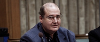 Φίλης: Κλείνω τα μάτια στη Βουλή επειδή πάσχω από υπνική άπνοια