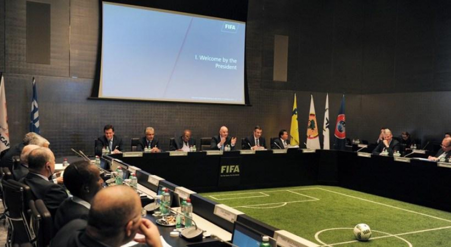 H FIFA απειλεί: Αποκλεισμός των ελληνικών ομάδων αν δεν συνεχιστεί το Κύπελλο