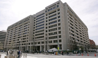 ΒΟΜΒΑ – Στέλεχος του ΔΝΤ παραδέχεται την Αποτυχία στην Ελλάδα – «Kαρφώνει» Ευρώπη, ΓΑΠ και Σαμαροβενιζέλους