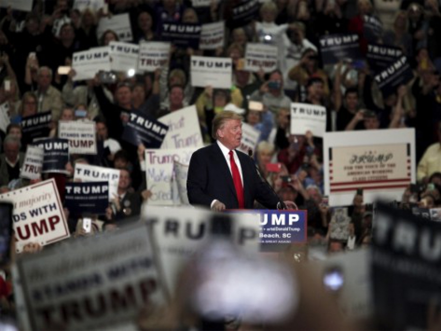 Ξεφτίλα! Ο Ντόναλντ Τραμπ κοροϊδεύει δημοσιογράφο με αναπηρία! ΒΙΝΤΕΟ