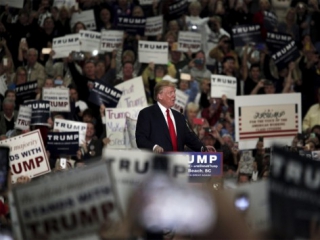 Ξεφτίλα! Ο Ντόναλντ Τραμπ κοροϊδεύει δημοσιογράφο με αναπηρία! ΒΙΝΤΕΟ