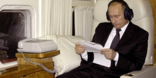 ΣΑΣ ΕΝΤΥΠΩΣΙΑΖΕΙ ΤΟ AIR FORCE ONE ΤΟΥ ΟΜΠΑΜΑ; Δείτε το αεροσκάφος του Πούτιν και θα μείνετε άφωνοι!