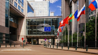 Προβληματισμός στις Βρυξέλλες για τις παροχές της κυβέρνησης