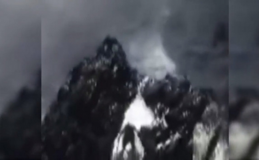 ΣΥΓΚΛΟΝΙΣΤΙΚΟ ΒΙΝΤΕΟ Τεράστιο κύμα έπνιξε τουρίστες [vid]