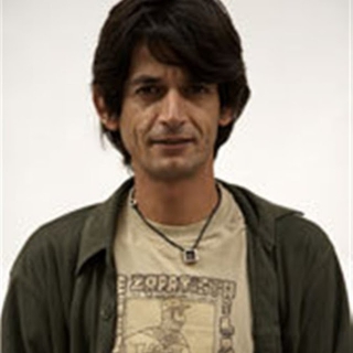 Θεσσαλονικιός σερβιτόρος, αρνητής στράτευσης, σύμβουλος στρατηγικού σχεδιασμού του Τσίπρα με μισθό 2027 ευρώ το μήνα