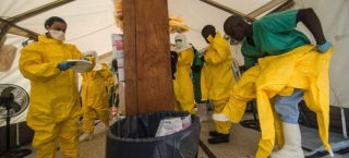 Σε  καραντίνα γιατροί και νοσηλευτές που επιστρέφουν από τη Δυτική Αφρική στις ΗΠΑ