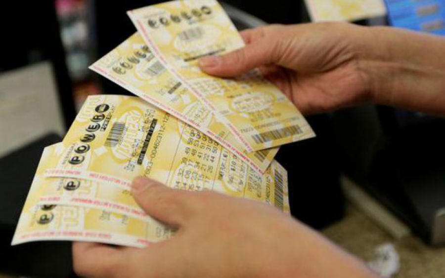 3 υπερτυχεροί στο Powerball!!!!! 1.6 δις δολάρια!!!!!!