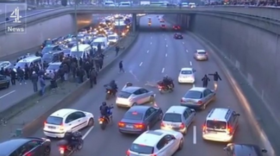 Eπεισόδια στο Παρίσι από οδηγούς ΤΑΞΙ εναντίον της UBER