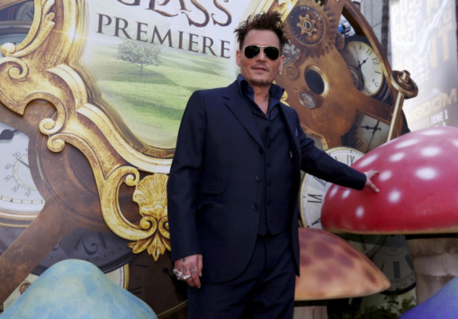 Ο Τζονι Ντεπ χρεοκοπεί! - Ξοδεύει 700.000 δολάρια το μήνα για κρασί!