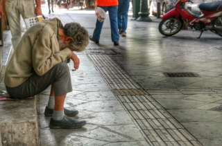 Eurostat: Σχεδόν 4 εκατομμύρια Έλληνες στα όρια της φτώχειας