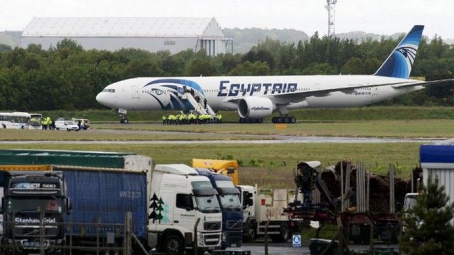 Έληξε αναίμακτα η αεροπειρατεία στην Κύπρο. Παραδόθηκε ο δράστης