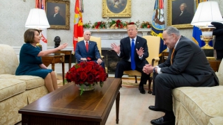 Δημόσια αντιπαράθεση Τραμπ με Σούμερ - Πελόζι