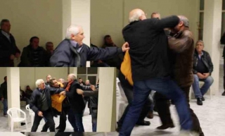ΒΙΝΤΕΟ: ΑΠΙΣΤΕΥΤΟΣ ΚΑΥΓΑΣ ΣΕ ΔΗΜΟΤΙΚΟ ΣΥΜΒΟΥΛΙΟ