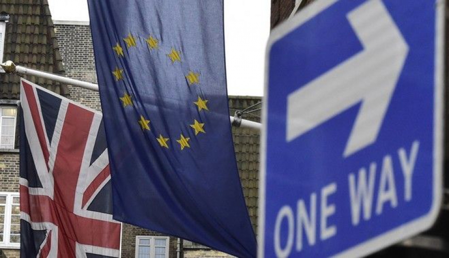 Brexit: Η διαδικασία εξόδου πρέπει να περάσει από τη βρετανική βουλή