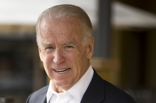 Μπάιντεν: Η Ουάσινγκτον επανεξετάζει την απαγόρευση ταξιδιών στην Ευρώπη