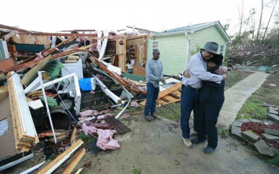 Μαύρα Χριστούγεννα με δεκάδες νεκρούς σε κεντρικές και νότιες ΗΠΑ