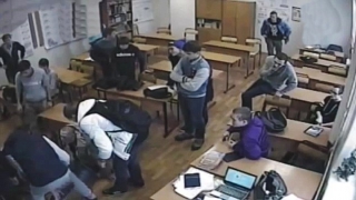 Φρικτό βίντεο: Η στιγμή που μαθητής, θύμα εκφοβισμού, πεθαίνει από ασφυξία ενώ οι βασανιστές του γελούν