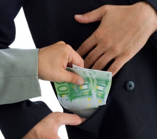 ΑΠΟΚΑΛΥΨΗ! Το πάρτυ στο ΚΕΕΛΠΝΟ με τους συστημικούς δημοσιογράφους (όλα τα ονόματα)