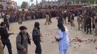 Νέα φρίκη των τζιχαντιστών!Λιθοβόλησαν παράνομο ζευγάρι