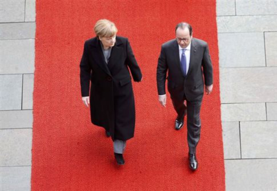 Ηχηρή παρέμβαση Μέρκελ και Ολάντ για ανακατανομή προσφύγων