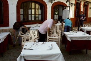 Οι τρομοκρατικές επιθέσεις “σπρώχνουν” τουρίστες στην Ελλάδα