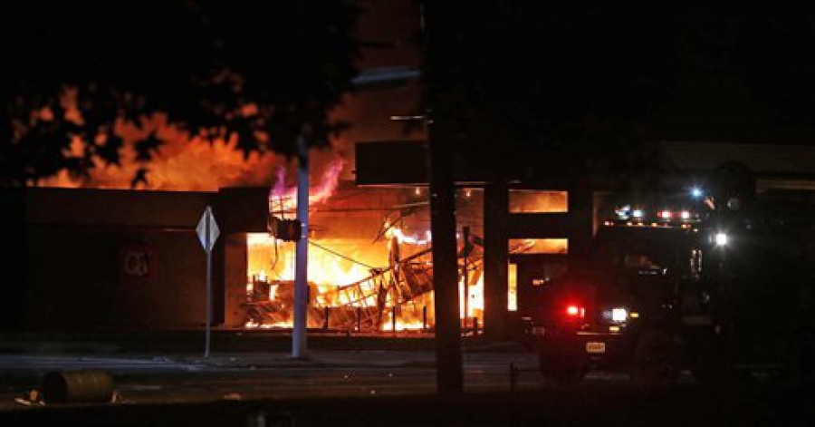 ΒΙΝΤΕΟ ΑΠΟ ΤΑ ΕΠΕΙΣΟΔΙΑ: NYXTA KOΛΑΣΕΩΣ στο Μιζούρι: Oλες οι εξελίξεις!